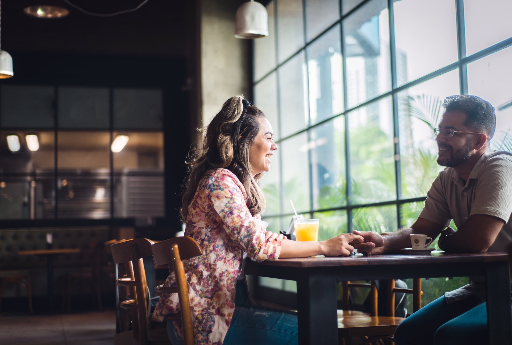 Two people having breakfast in a cafe.