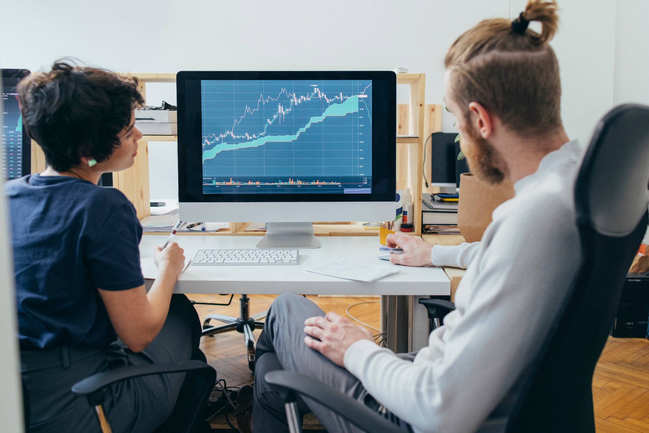 Investors - GettyImages-1306844370