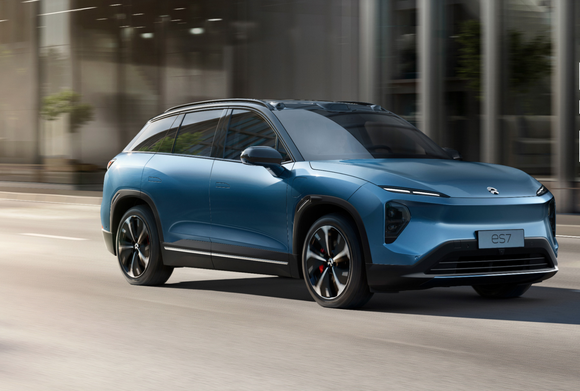 blue Nio ES7 SUV. 
