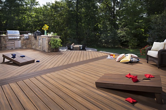 An outdoor patio with Trex materials.