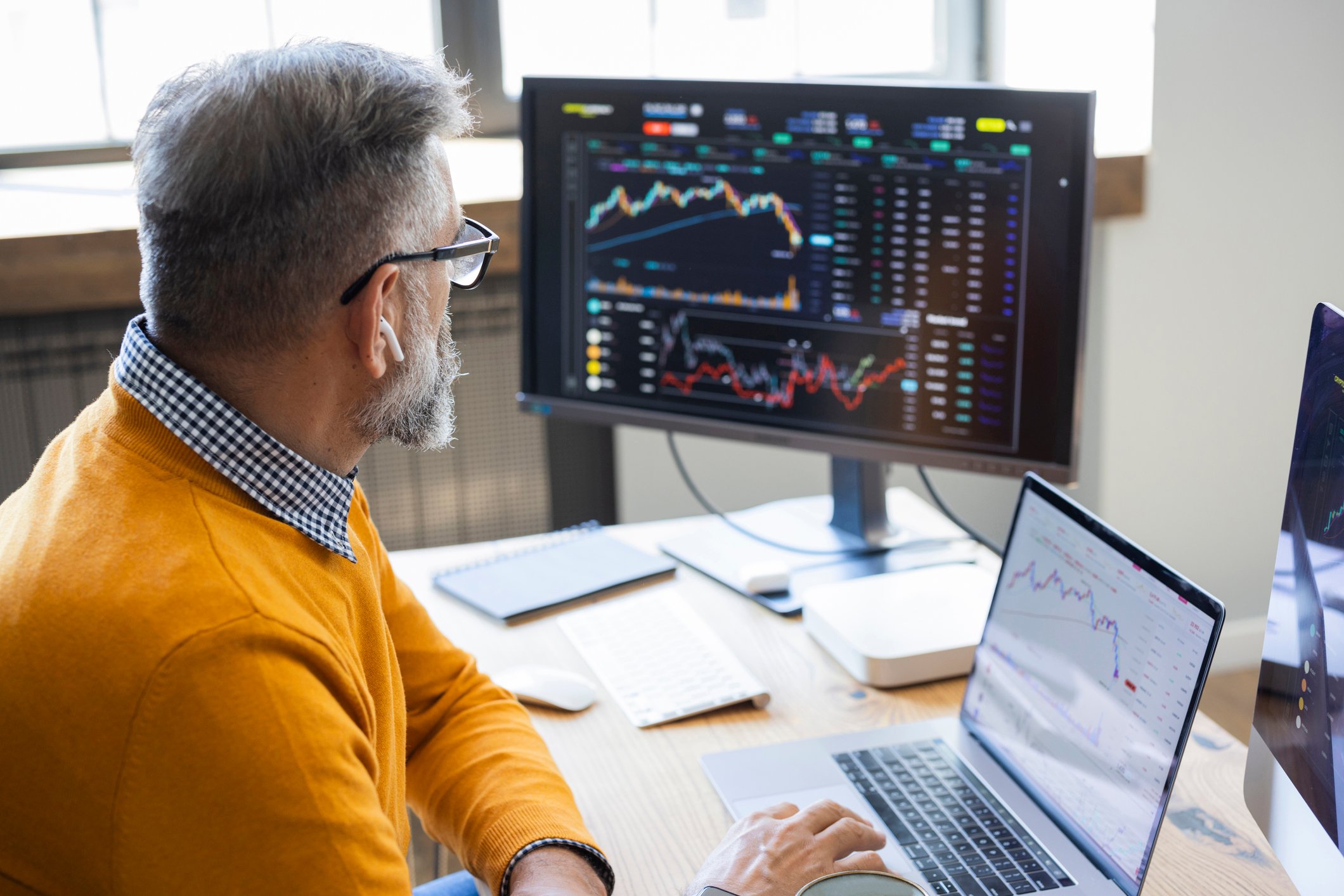 Investors - GettyImages-1323758548