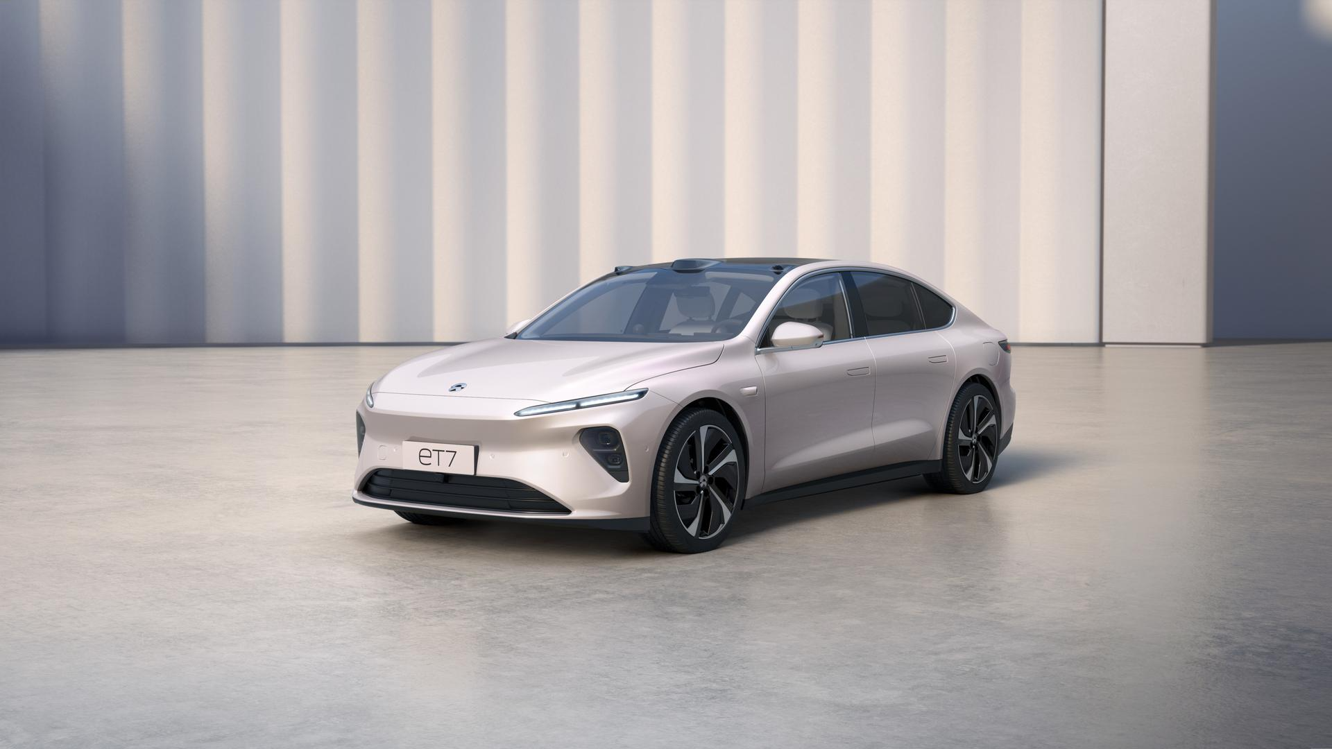 silver Nio ET7 sedan.