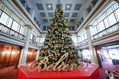 A large Christmas tree in Macy's Chicago store
