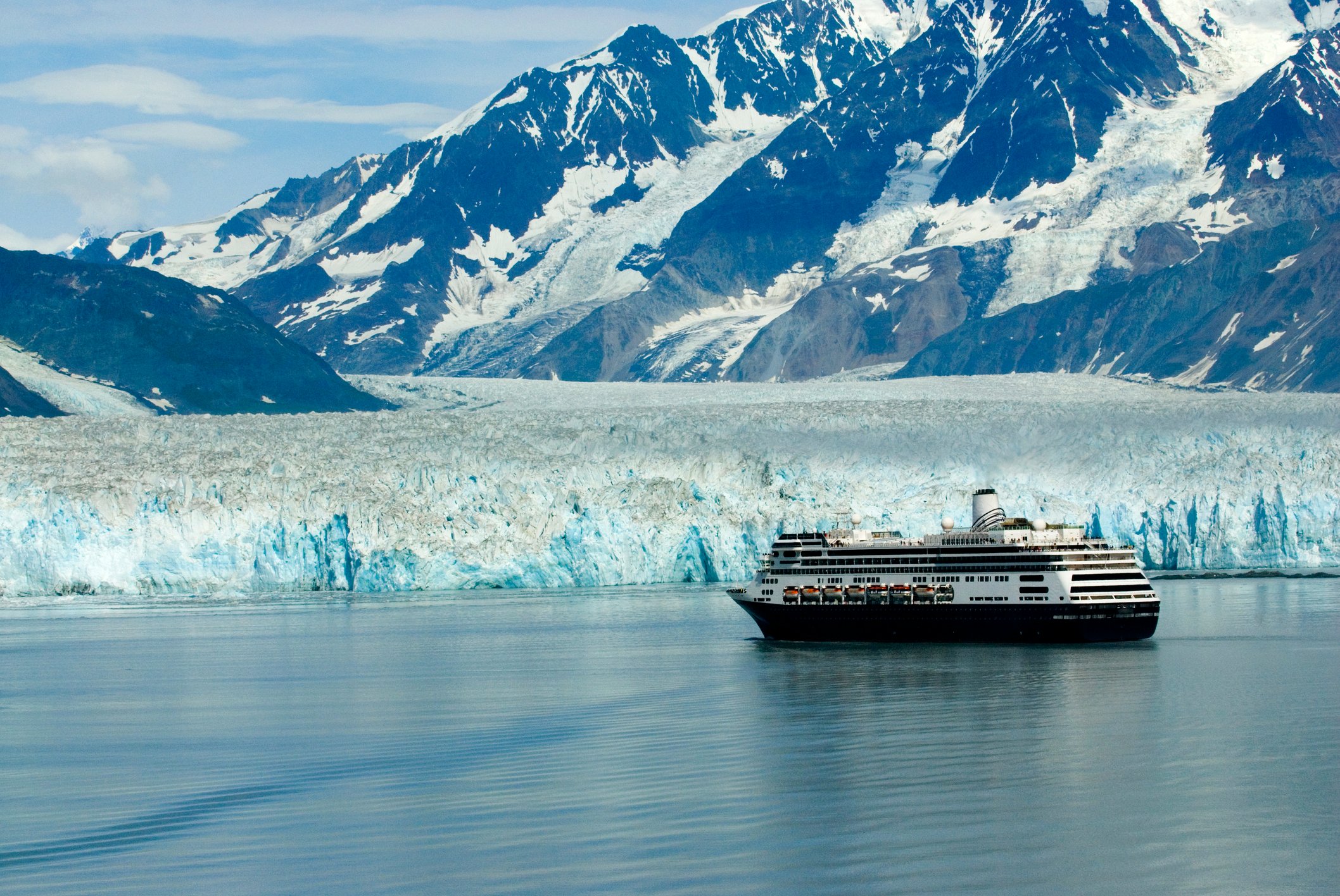 Alaska cruise ship boat near glacier (1)