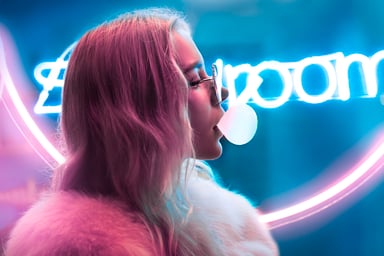 girl-bubble-gum