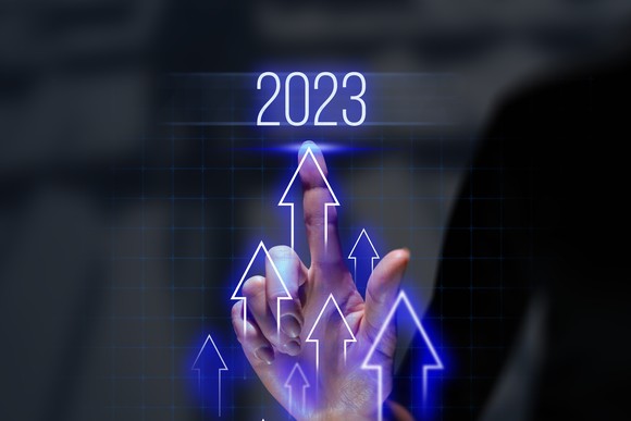 Finger tapping neon arrows below the number 2023.