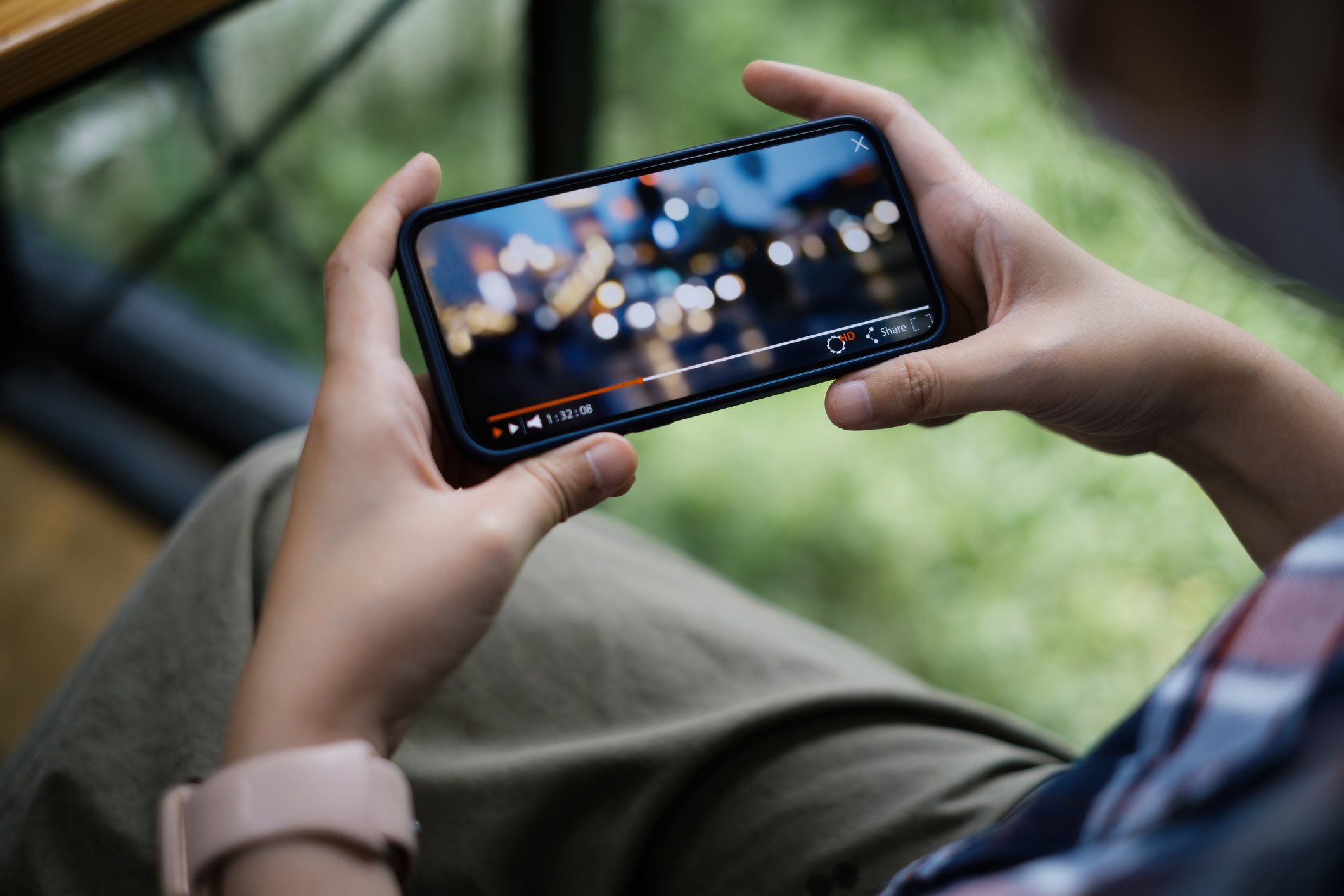 watching live streaming by app on smartphone