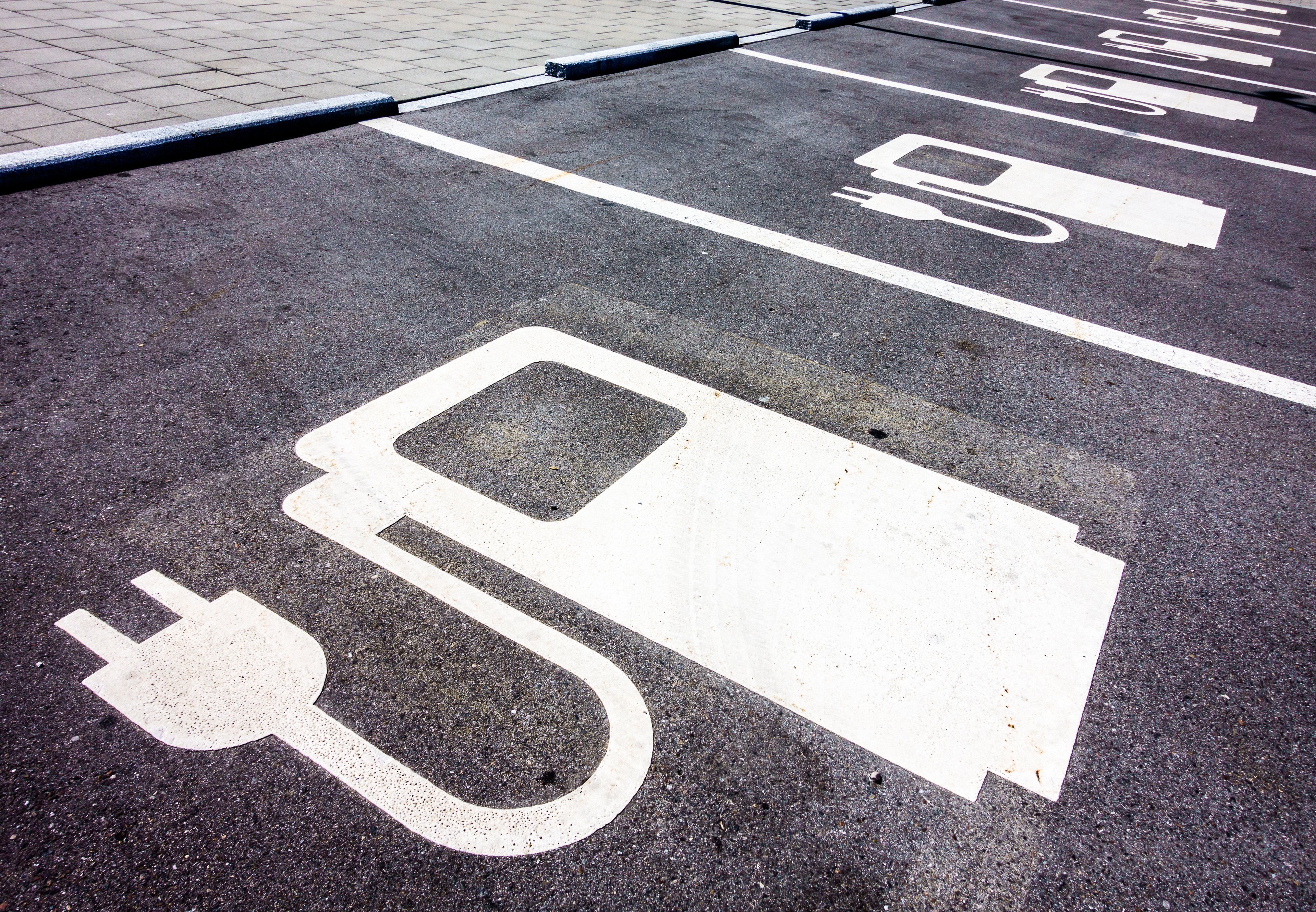 electric-car-parking-spots