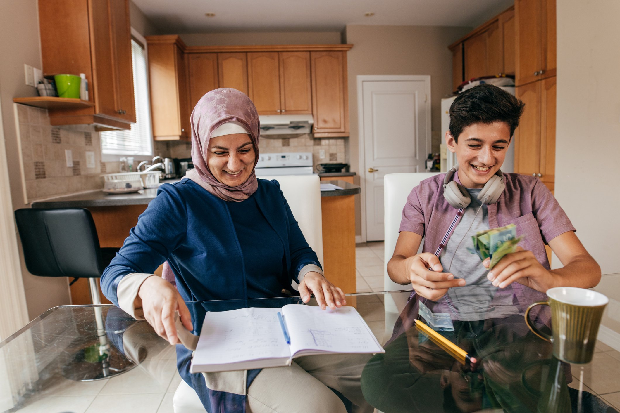 teaching kids how to invest and save money
