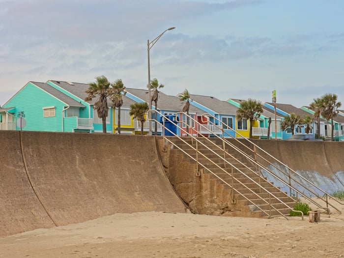 Galveston, Texas seawall protecting colorful houses.