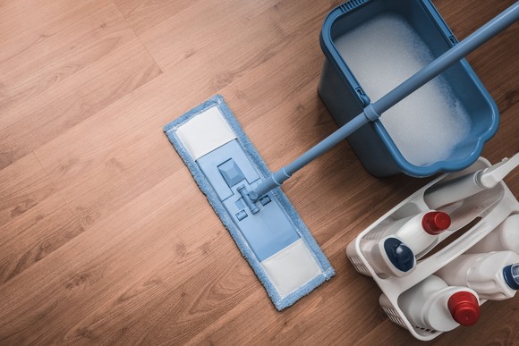 Mop and cleaning fluids.