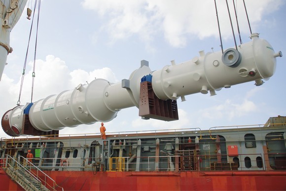 A completed LNG heat exchanger manufactured at Air Products' Port Manatee, Florida, facility is being loaded on a carrier at the Port of Manatee for shipment to the customer.