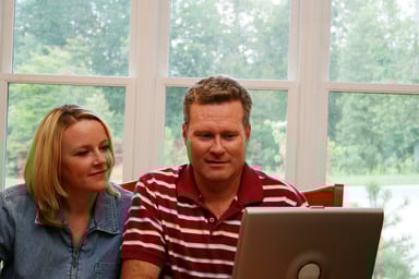 couple 30s laptop GettyImages-172312574