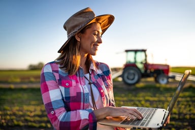 GettyImages-farmer with laptop