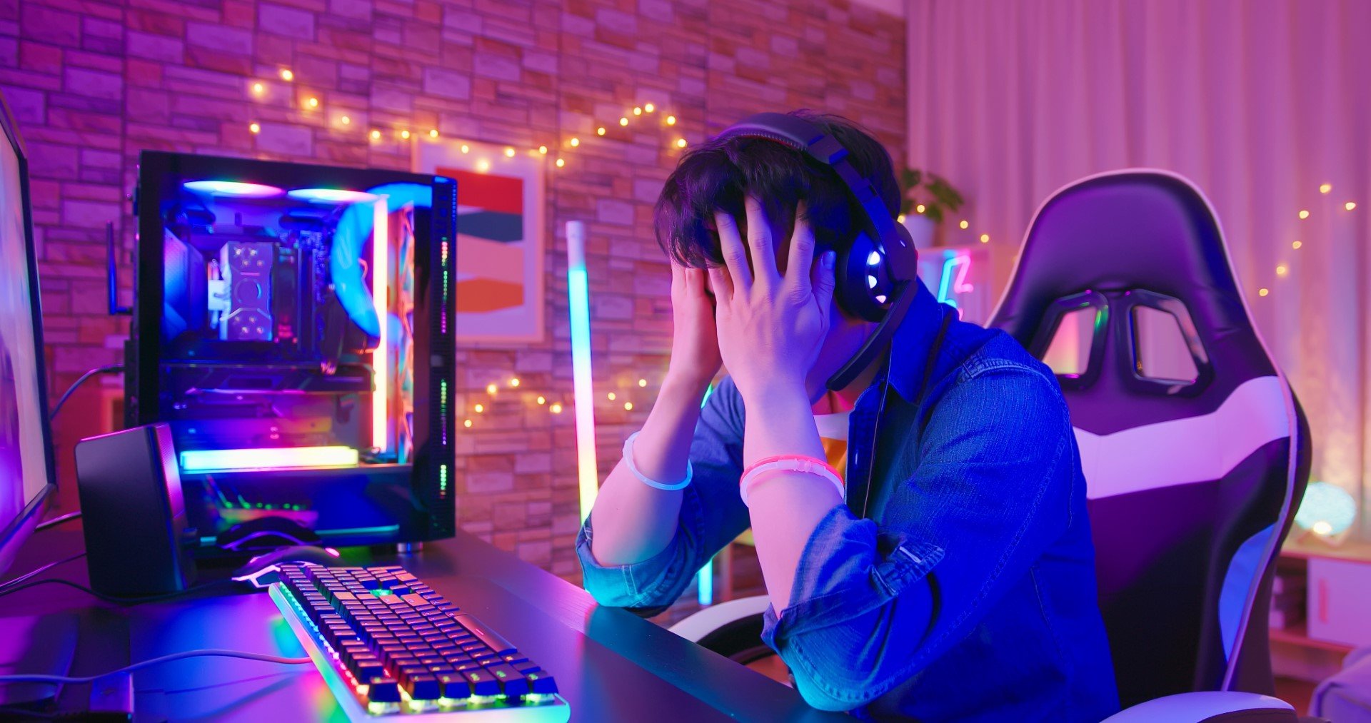 Esport gamer lost game (1)