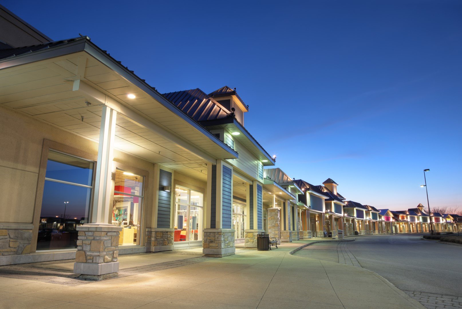 commercial property store front outlet mall (1)