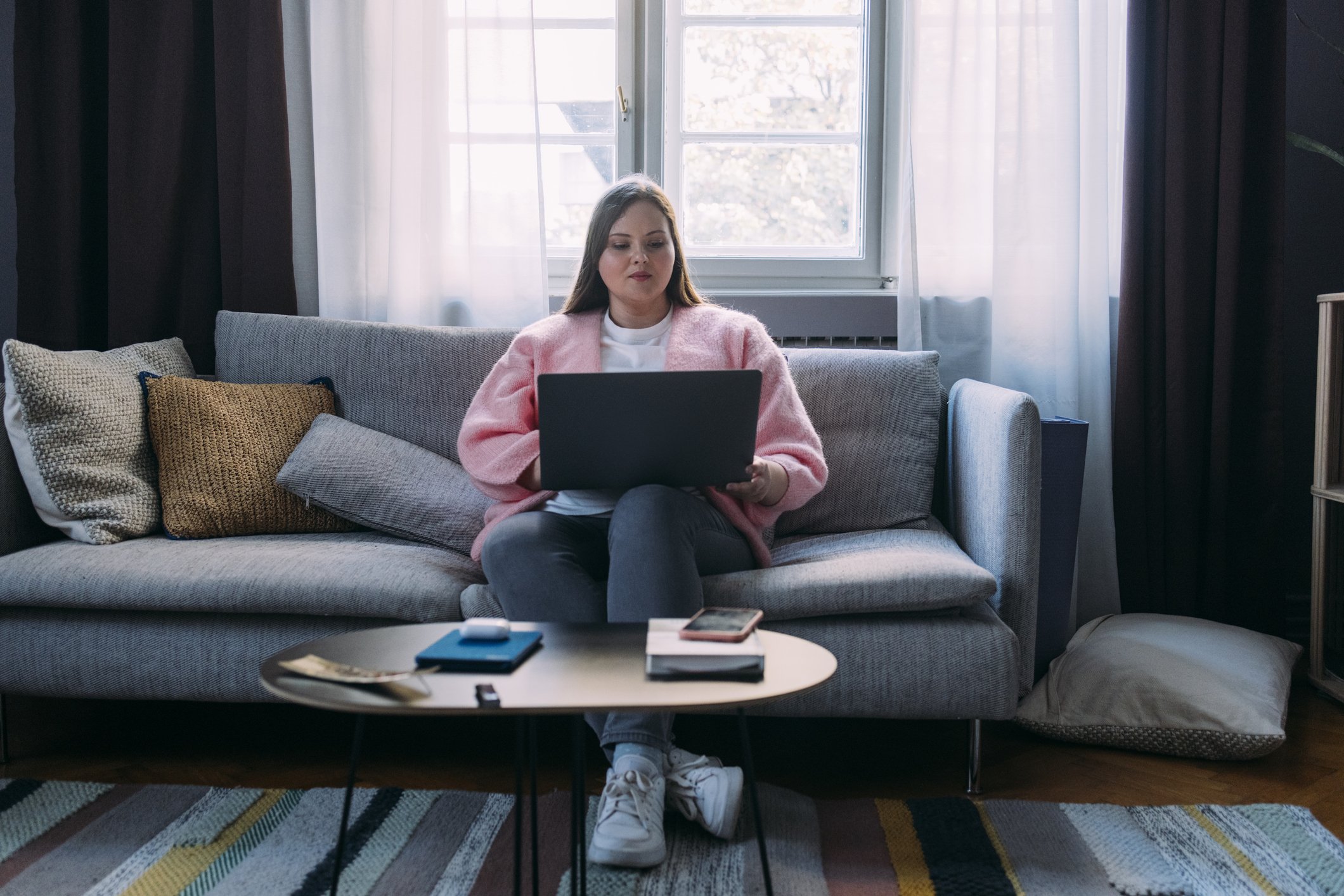 woman_working_on_a_laptop
