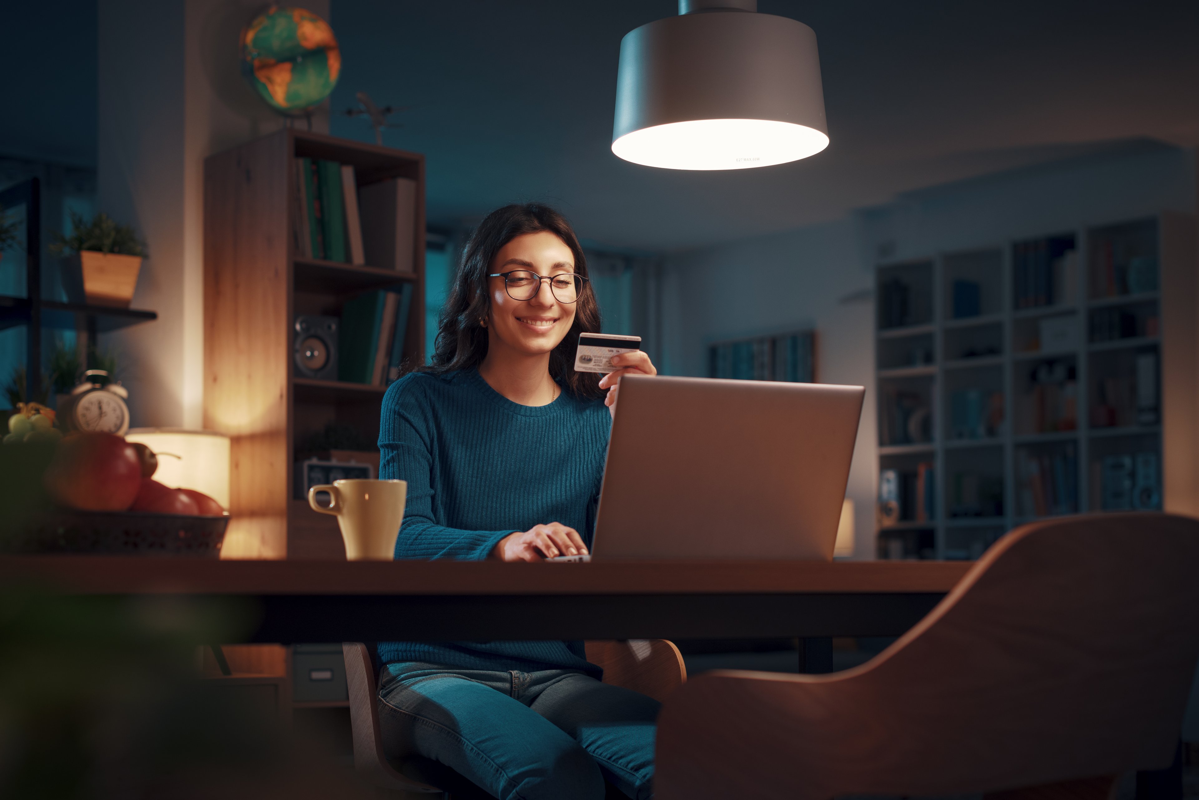 woman-shopping-online