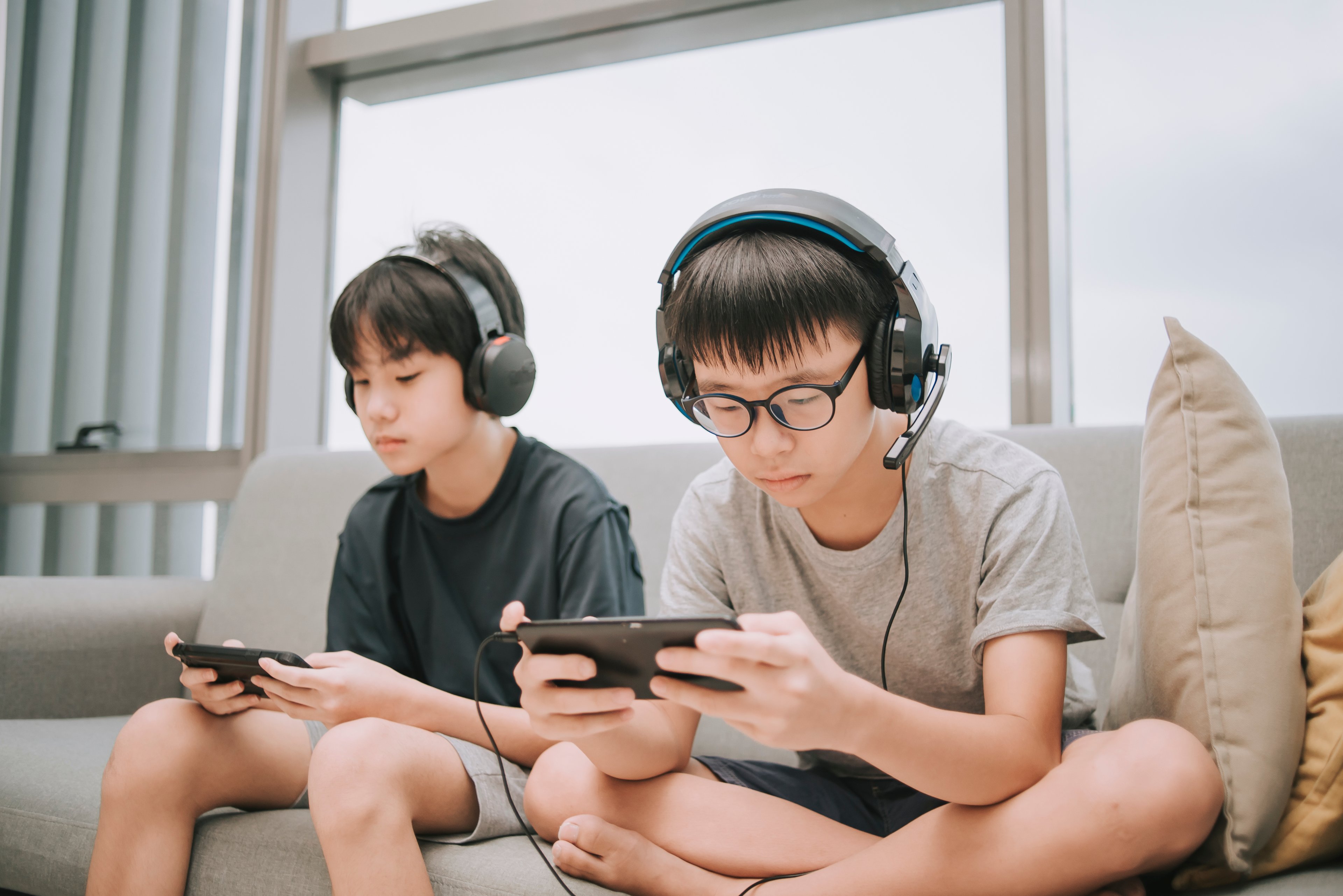 brothers playing video games gaming