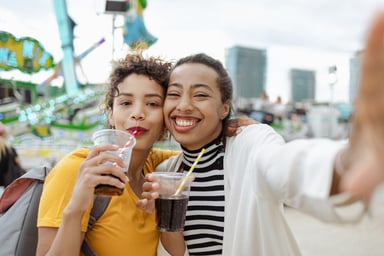 2 friends enjoying soft drinks together