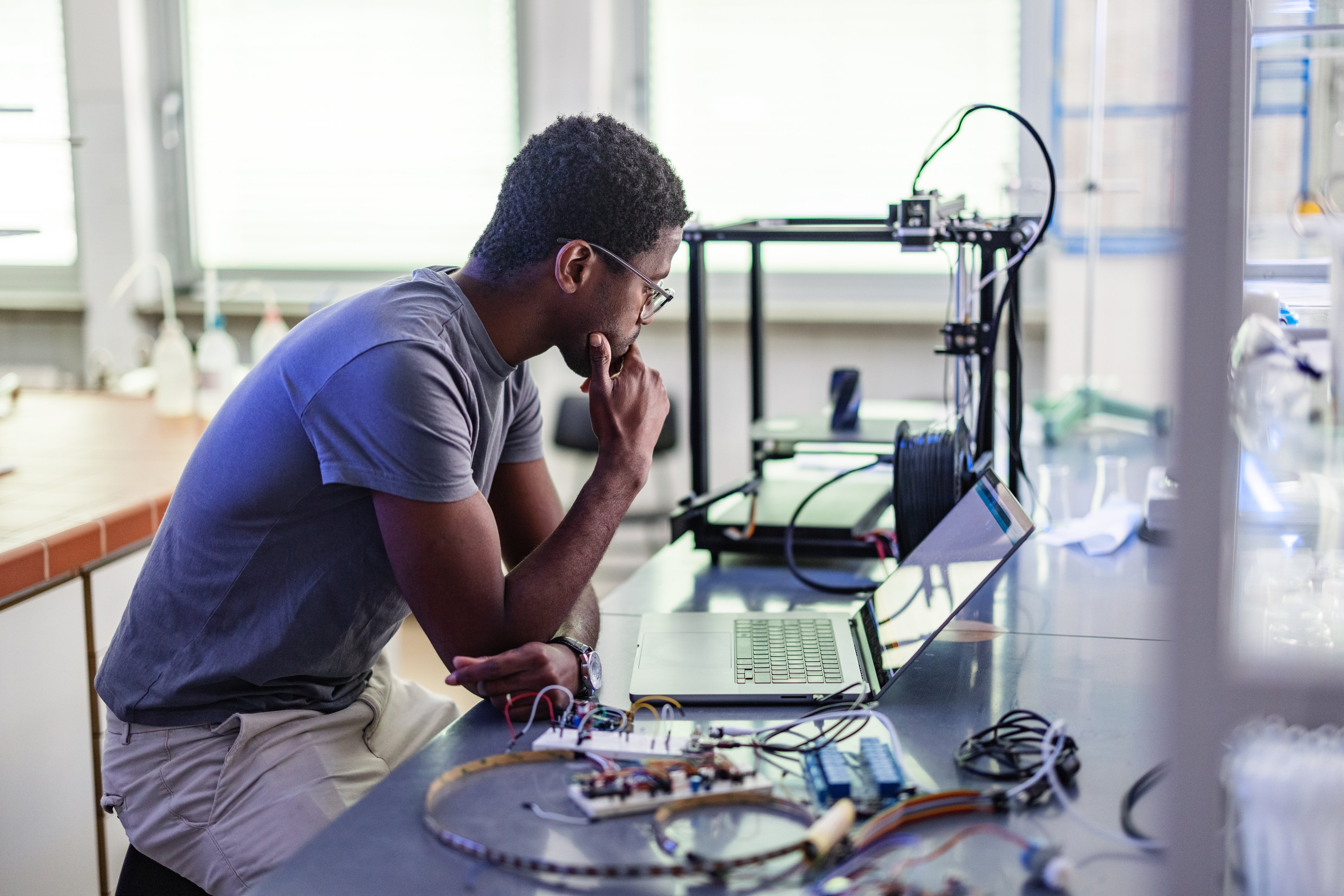 student works with a 3d printer.