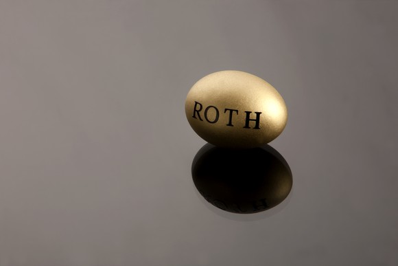 A golden egg with "ROTH" printed on it.