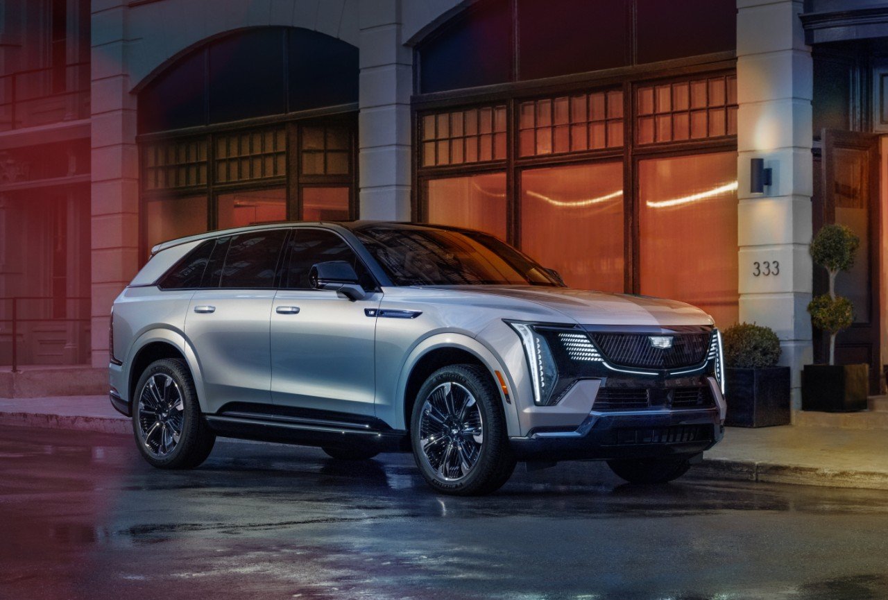 2025-cadillac-escalade-iq-sport-001