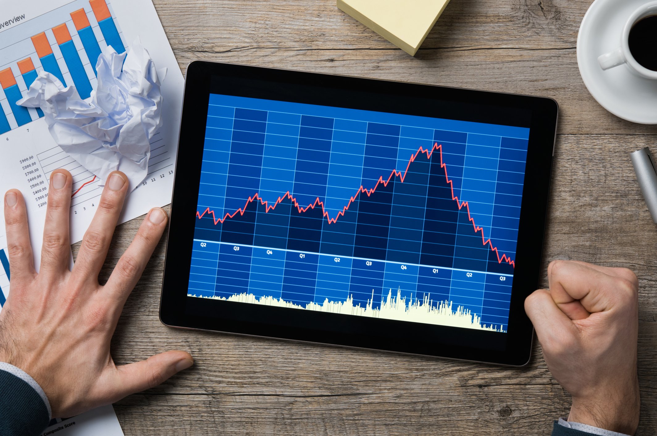 stock broker tablet market crash Getty
