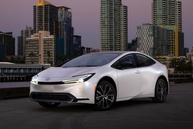 2024_Prius_Limited_WindChillPearl_001