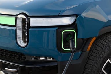 2022-Rivian-R1S-10