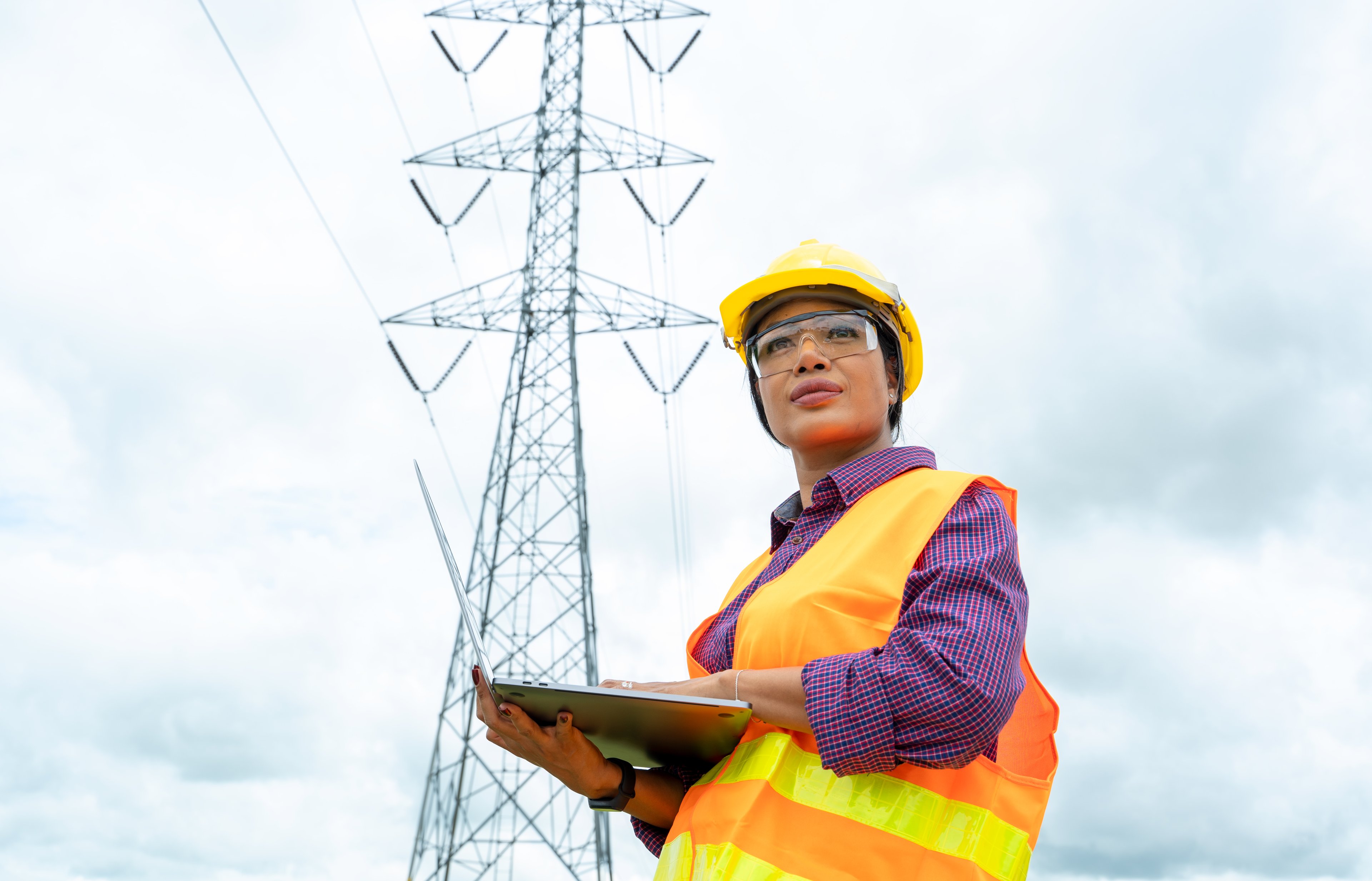 telecom worker woman industrials 5G tech