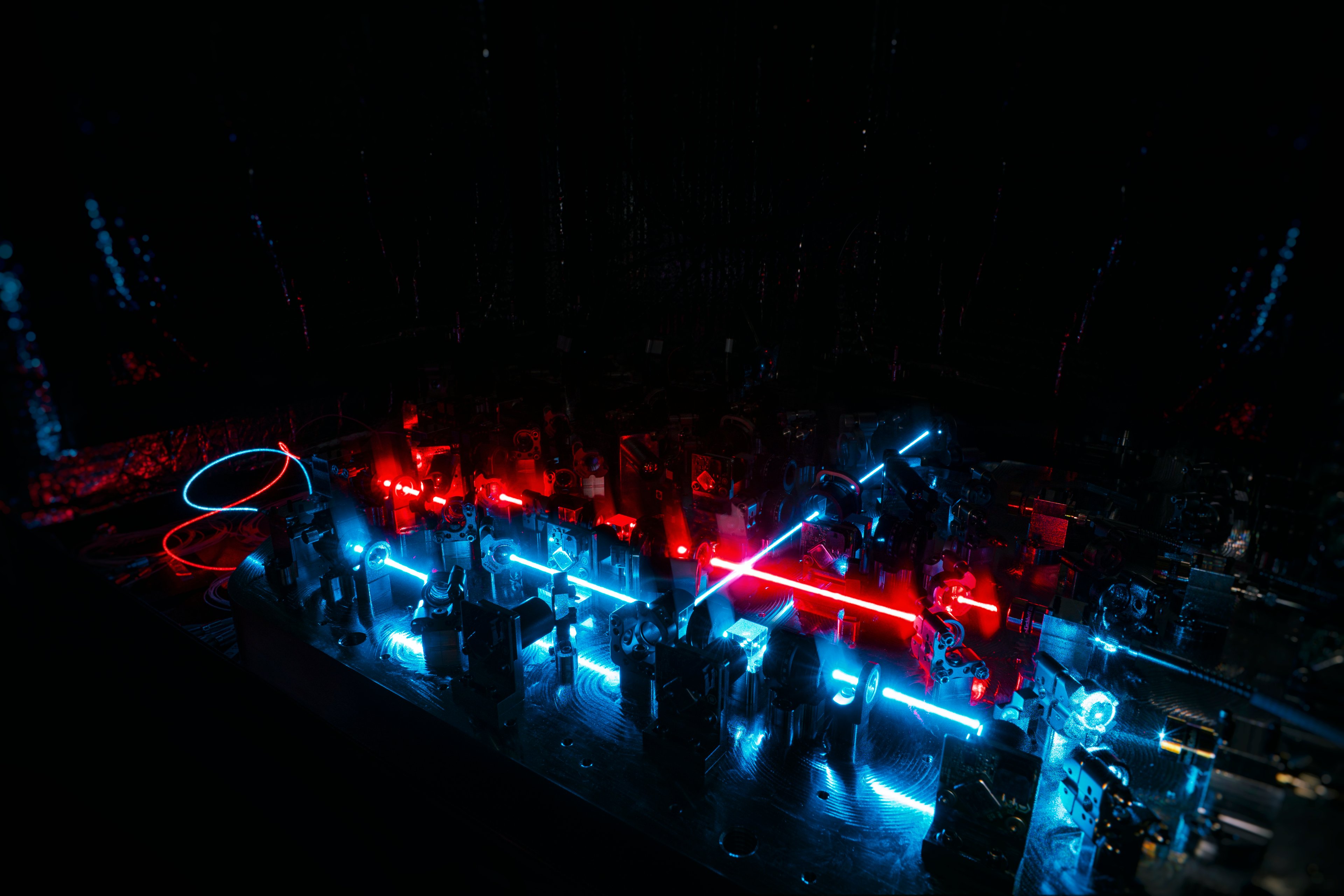 Image of the IonQ optical system.