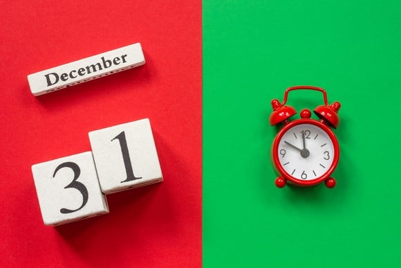 Dec. 31 date depicted in blocks with a timer next to it.