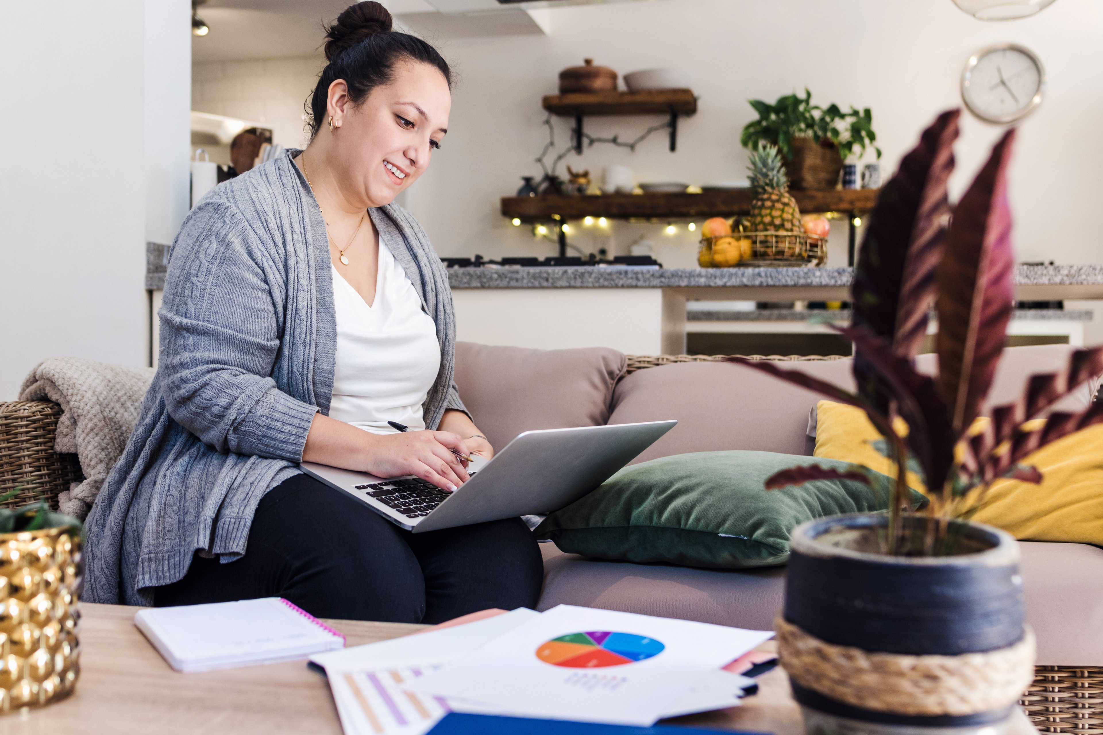 Businesswoman_working_on_laptop_at_home