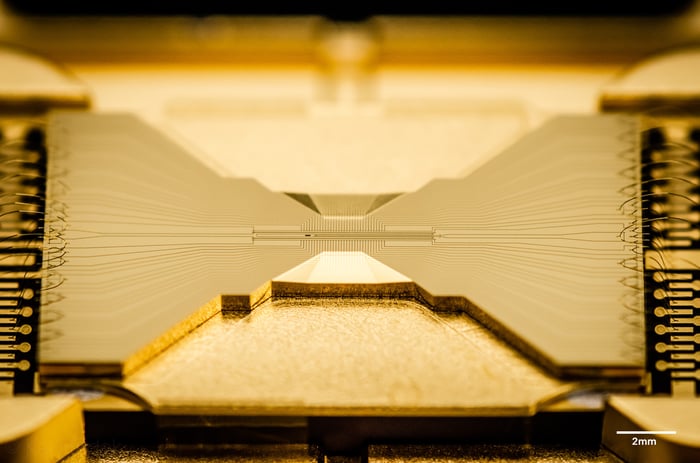 Image of an IonQ Chip.