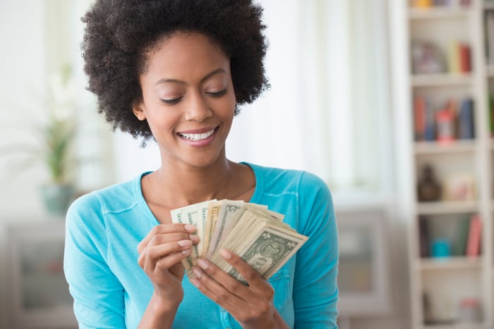An investor at home counts money.