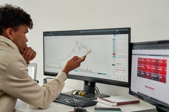 Person looking at chart on computer.