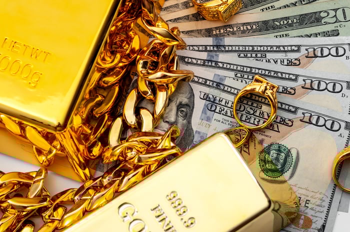 Gold bars, gold chain, and cash. 