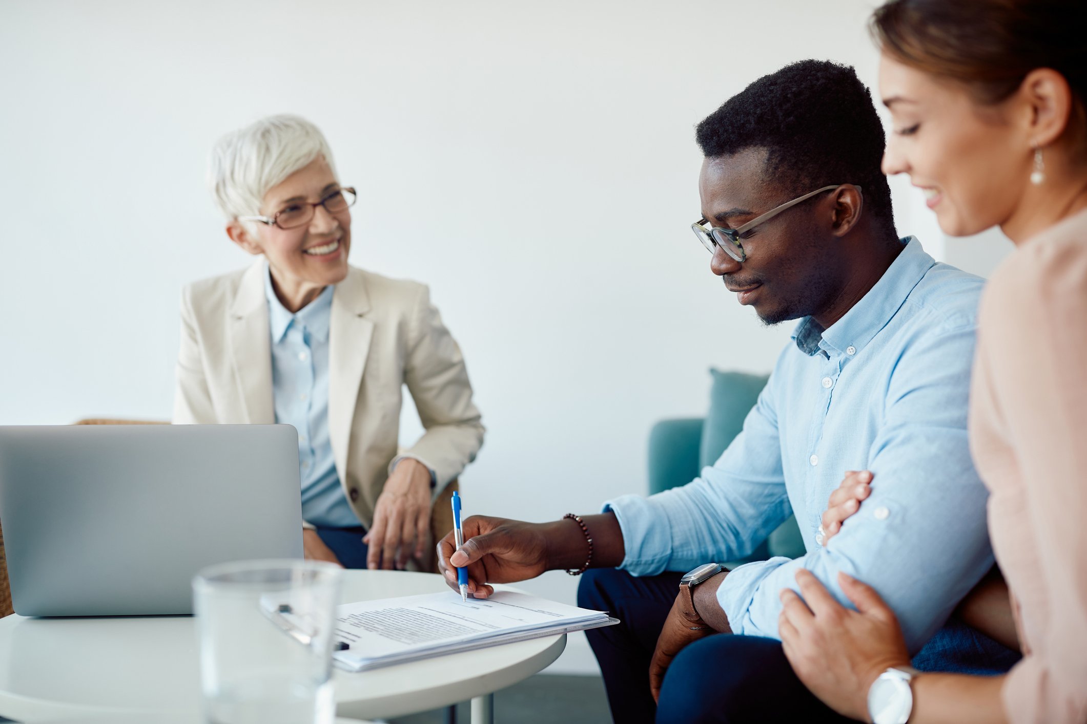 investment-advisor-picking-stocks-with-clients