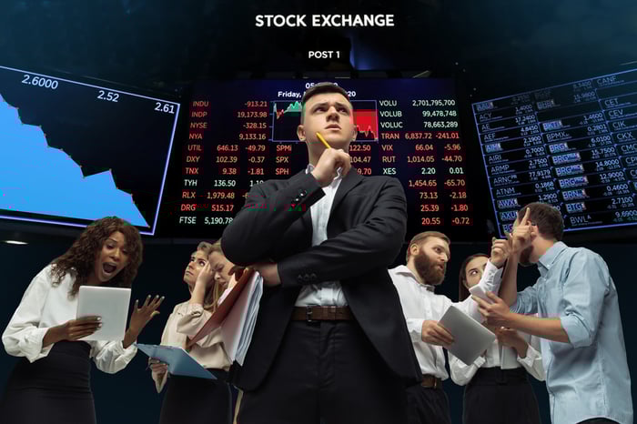 Traders at stock exchange look confused.