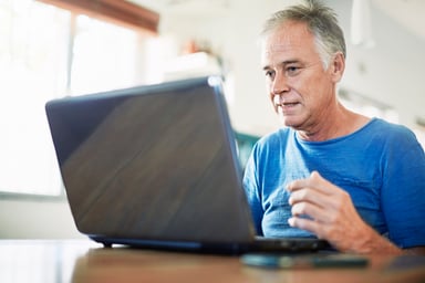 Older man laptop confused GettyImages-1371314132