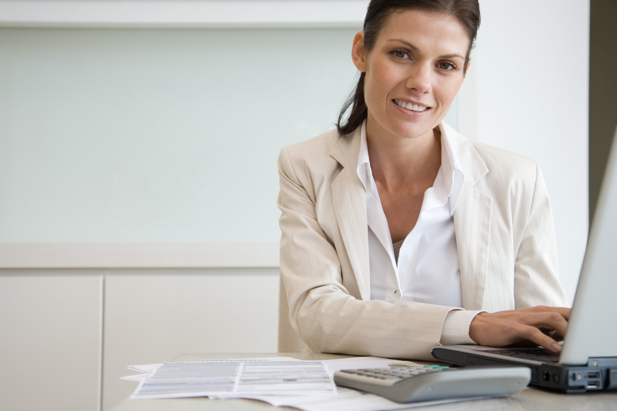 Woman 30s laptop GettyImages-79337363
