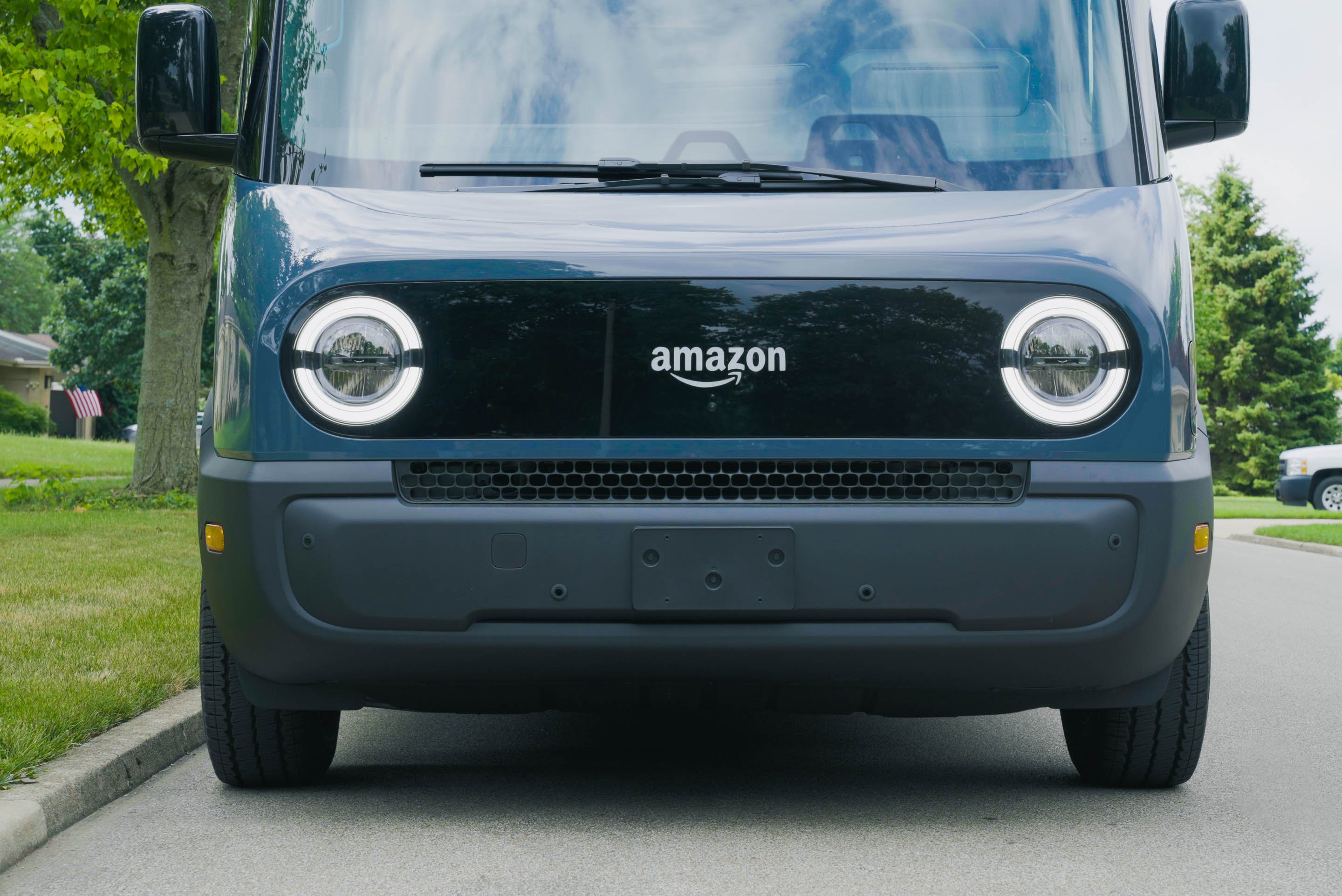 Rivian-Amazon-EDV-01