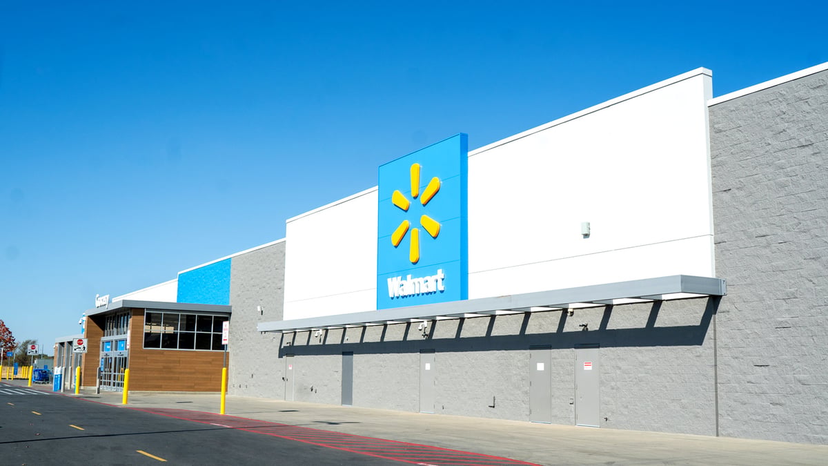 Walmart Stock Tumbles 7.6% Despite Beat: Valuation Concerns Trump Strong Earnings