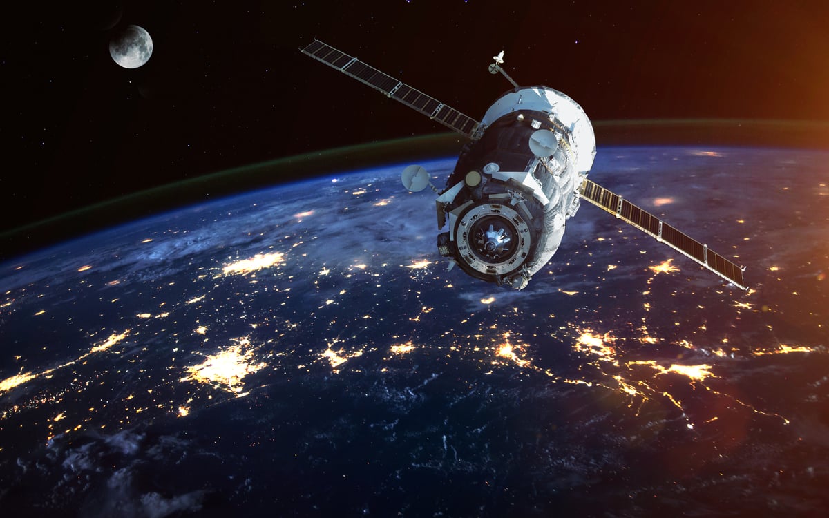Defense Stock Showdown: SpaceX vs. Lockheed Martin -- Which Is the Smarter Long-Term Buy?