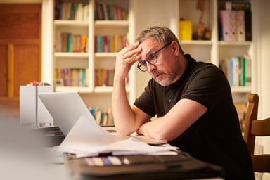 man 50s laptop GettyImages-1206458033