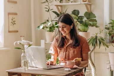 smiling investor works on laptop.