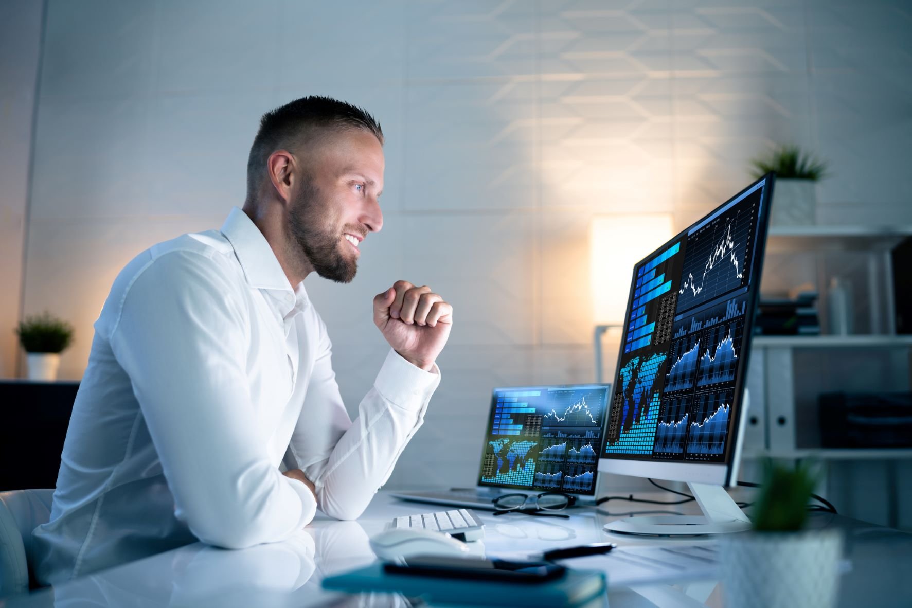 An excited investor looking at a chart.