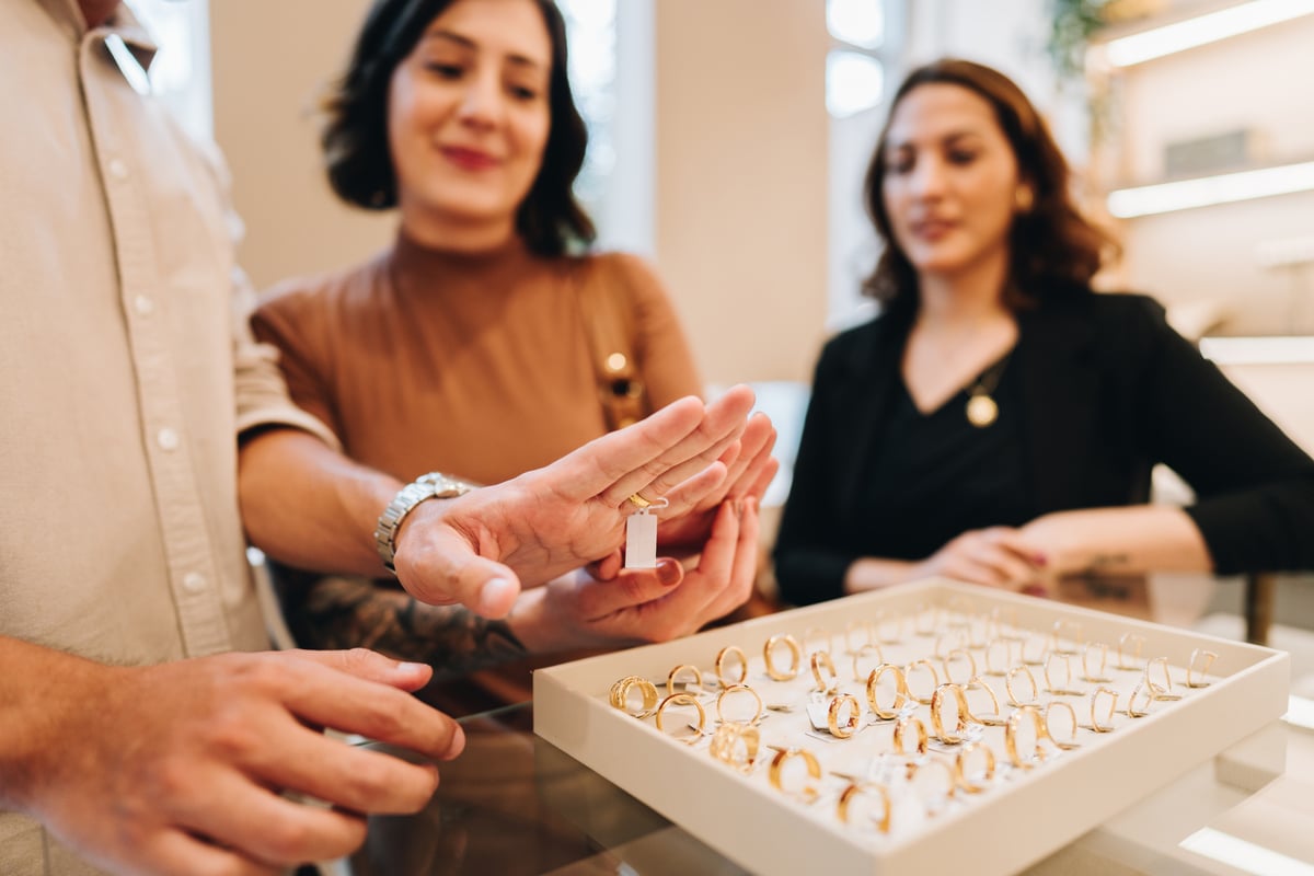 Why Signet Jewelers Stock Pulled Back Today