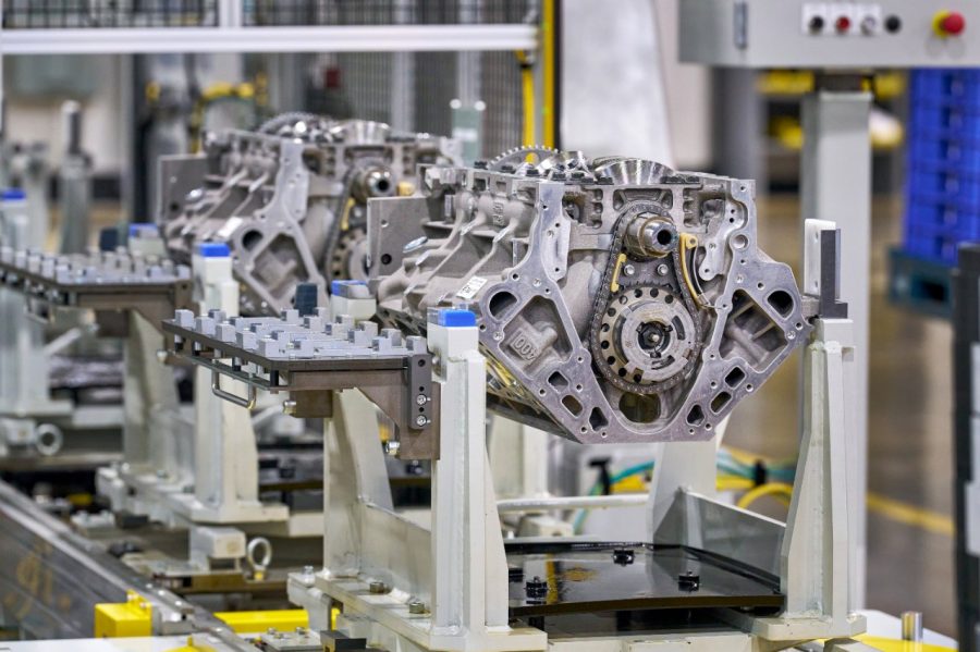Sixth-Generation-V8s-assembly-line_GM